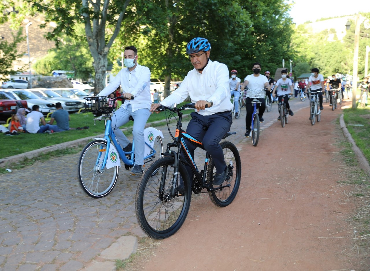 Başkan Güder, Sağlıklı Bir Yaşam İçin Gençlerle Pedal Çevirdi