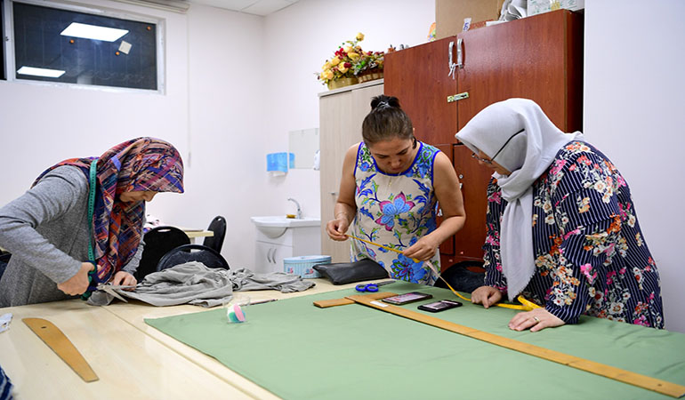 Hem İhtiyaçlarını Karşılıyorlar Hem de Aile Ekonomisine Katkı Sağlıyorlar