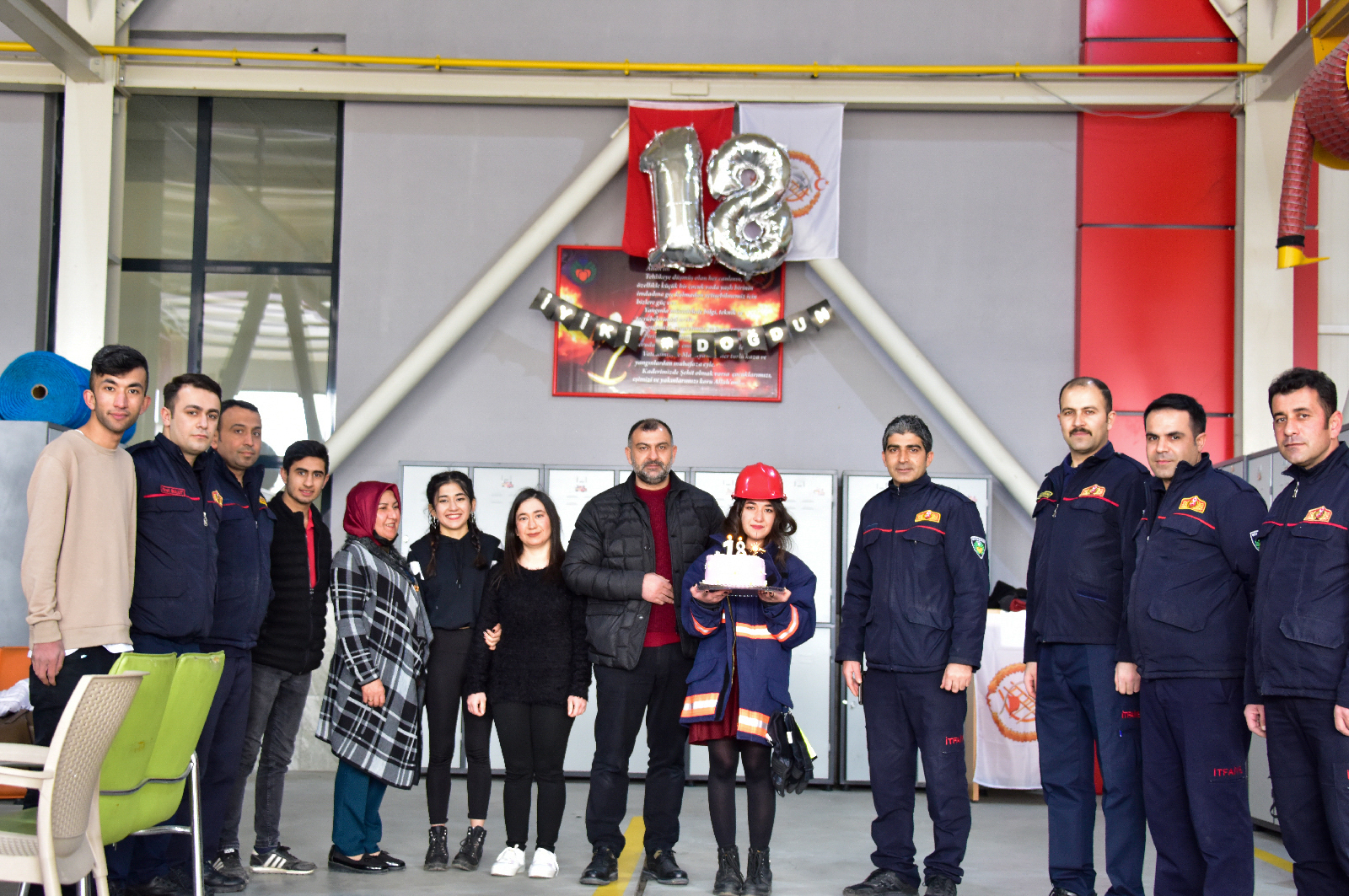 İtfaiyeci Olmak İsteyen Kardeşine Ablasından Doğum Günü Kutlaması