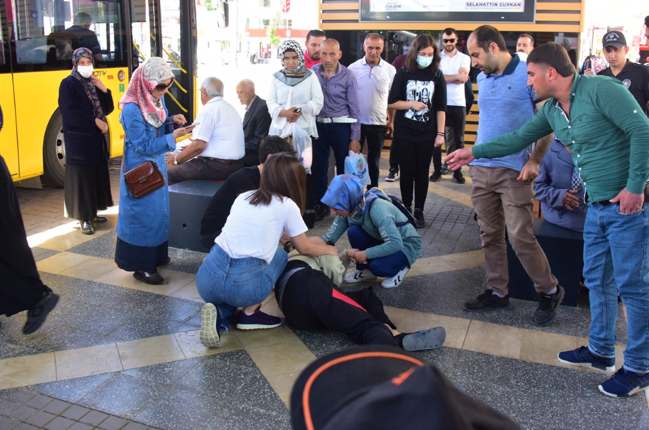 Sokak Çocuklarına Şefkat Haftası Etkinlikleri Kapsamında Tiyatro Gösterisi