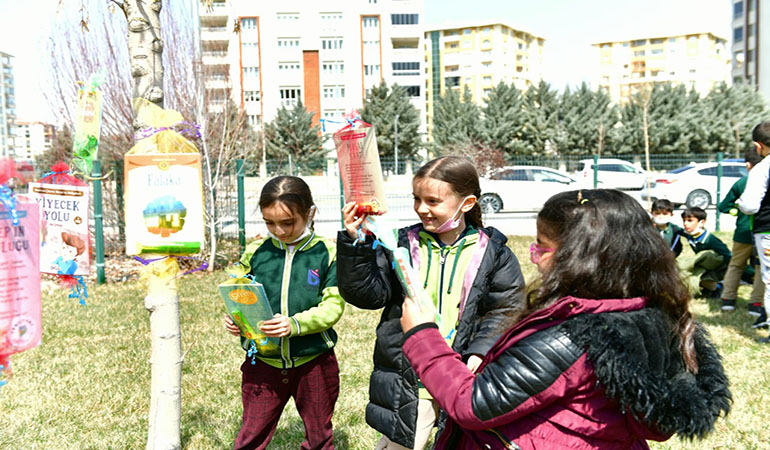 Yeşilyurt Belediyesi’nden ‘ Ağaçlar Kitap Açtı, Şimdi Hasat Zamanı’ Etkinliği